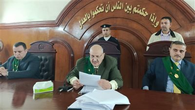 حبل المشنقة يحاصر 