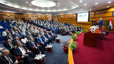 وزير البترول يستعرض خطط زيادة الإنتاج المحلي وتأمين احتياجات الغاز في صيف 2026