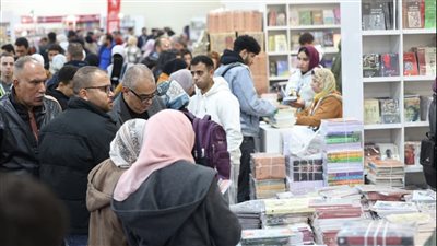 أكثر من 245 ألف زائر في اليوم الأول لمعرض القاهرة الدولي للكتاب
