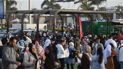 حفلات التوقيع والفعاليات الترفيهية تستقطب عددا كبيرا من زوار معرض الكتاب