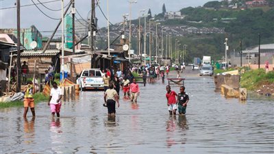 مصرع 159 شخصا في جنوب أفريقيا بسبب الفيضانات المدمرة (صور)