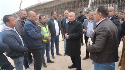 كامل الوزير يتفقد مواقع العمل بشبكة القطار الكهربائي السريع السخنة / مطروح 