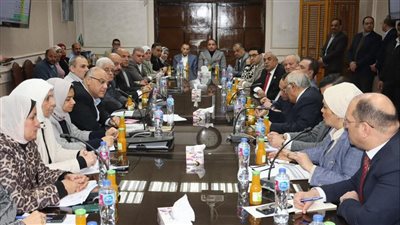 محافظ القليوبية يعقد اجتماعا مع نواب البرلمان لمناقشة الخطة الاستثمارية