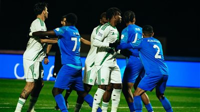 بمشاركة أحمد حجازي، أهلي جدة يفوز على نيوم بثلاثية بالدوري السعودي