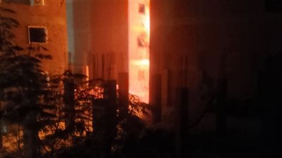 انتداب المعمل الجنائي لبيان أسباب حريق شقة أعلى مصنع بشبرا الخيمة