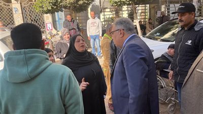  محافظ الدقهلية يستمع لمطالب المواطنين في جولة بشوارع المنصورة