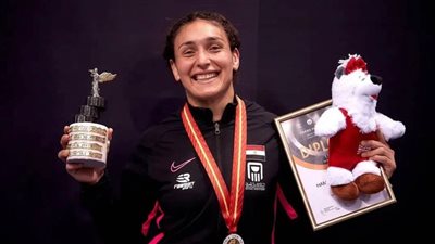 سمر حمزة تسعى لاستعادة الذهب ببطولة المصارعة الحرة في روسيا