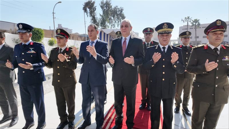 محافظ الغربية ومساعد