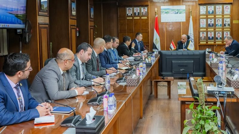 اجتماع وزير الكهرباء