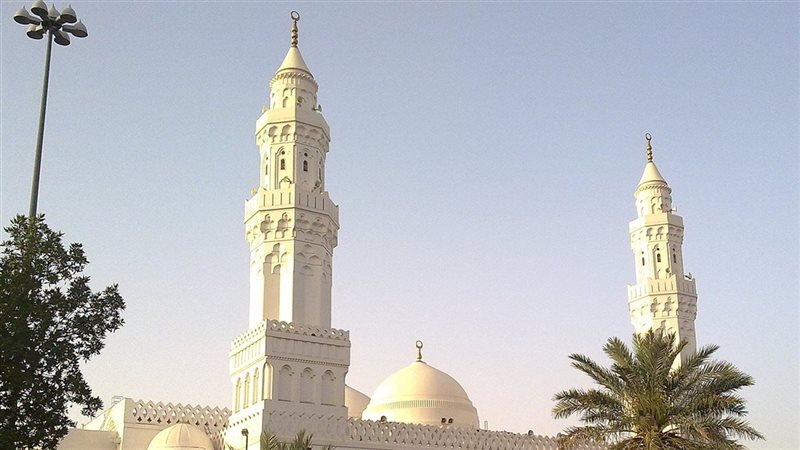 في أي مسجد صلى النبي
