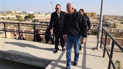 مستشار وزير الإسكان ورئيس مياه القناة يتفقدان محطة قرى التوطين بالقنطرة شرق 