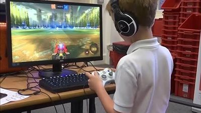 أستاذ طب نفسي يحذر: الألعاب الإلكترونية تقود الأطفال إلى الإدمان السلوكي