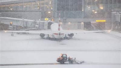 الثلوج والأمطار المتجمدة تشل مدنا أمريكية وتغرق أكثر من 847 ألف شخصا في الظلام