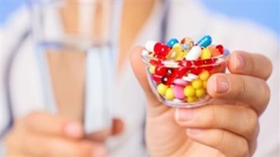 تؤدي للتسمم والوفاة، استشاري يحذر من تناول الفيتامينات والنوفالجين وأدوية الحساسية 