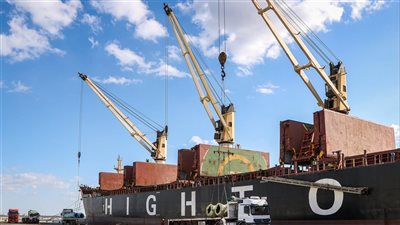 استقبال 10 سفن وتداول 107 آلاف طن بضائع في ميناء دمياط خلال اليوم