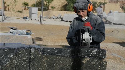 ورشة الشباب تبدأ أعمال الدورة الـ 30 لسيمبوزيوم أسوان الدولي للنحت