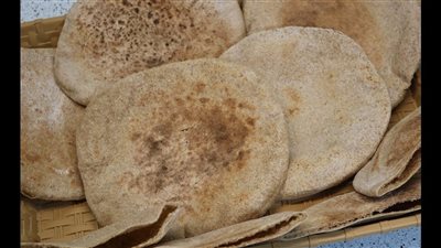 طريقة عمل الخبز الأسمر فى البيت بمكونات بسيطة 