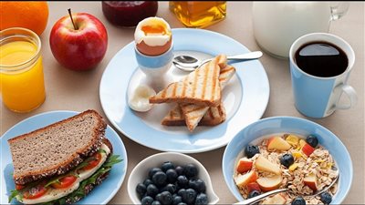 أكلات في الإفطار تقاوم الخمول الصباحي وتمنحك طاقة متوازنة طوال اليوم