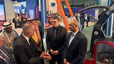 الشربيني يتفقد معرض 