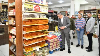 جولة لمحافظ الفيوم على الأسواق والمحال التجارية بسنورس لمتابعة توافر السلع الرمضانية