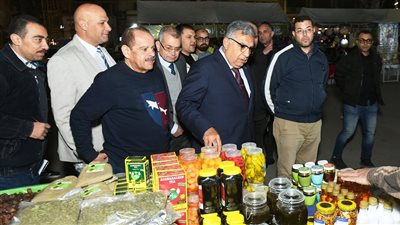 محافظ الدقهلية يتفقد معرض 