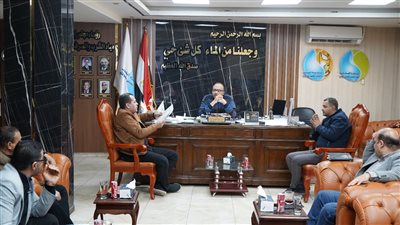 رئيس مياه سوهاج يناقش مع مساعد وزير الإسكان الموقف التنفيذي لمشروعات حياة كريمة 