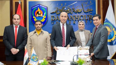 تعاون دولي ومحلي، جامعة دمنهور توقع حزمة اتفاقيات استراتيجية لتعزيز ريادتها 