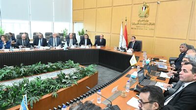 وزير الإسكان يتابع الموقف التنفيذي لمشروعات 