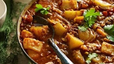 طريقة عمل يخنة العدس الأحمر بالخضار، وجبة دافئة مغذية