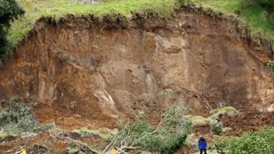 مشهد مرعب، لحظة وقوع انهيار أرضي مخيف في إندونيسيا (فيديو) 