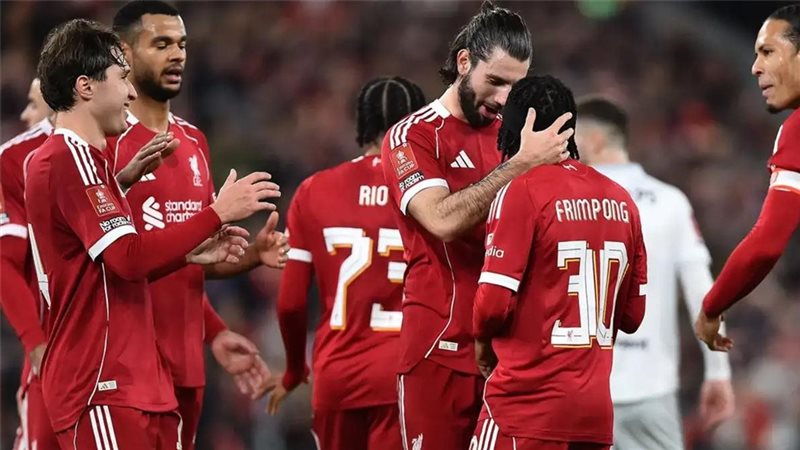 لاعبو ليفربول 