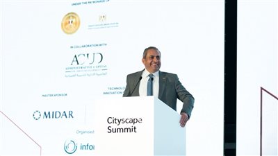 بعد انتشار الصفحات الوهمية، رئيس شركة العاصمة الجديدة يحذر ويكشف آليات التواصل مع المواطنين (فيديو)
