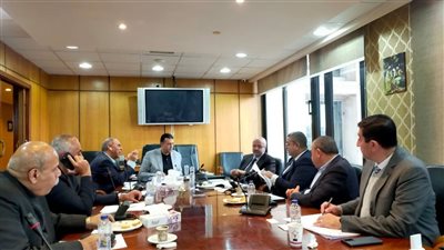 الصناعات النسيجية تناقش ملفات تدريب العمالة ونقل التكنولوجيا وشهادات الجودة لتطوير القطاع