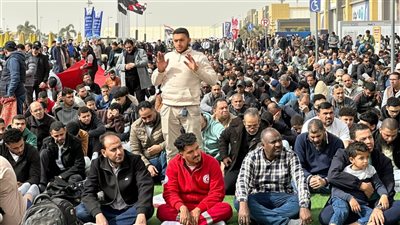 إقبال كثيف على أداء صلاة الجمعة داخل معرض الكتاب 2026 (صور)
