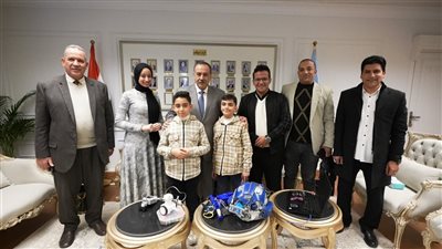 محافظ أسيوط يقرر منح مكافأة مالية للطالبين مخترعي 