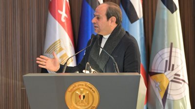 السيسي يستعرض أهداف وبرامج الأكاديمية العسكرية المصرية