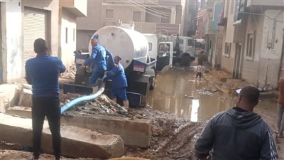 مياه الفيوم تدفع بـ 10 معدات لحل أزمة مصرف غيط العلوي بسنورس