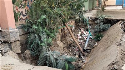 هبوط أرضي داخل فناء مدرسة بشبين القناطر (صور)