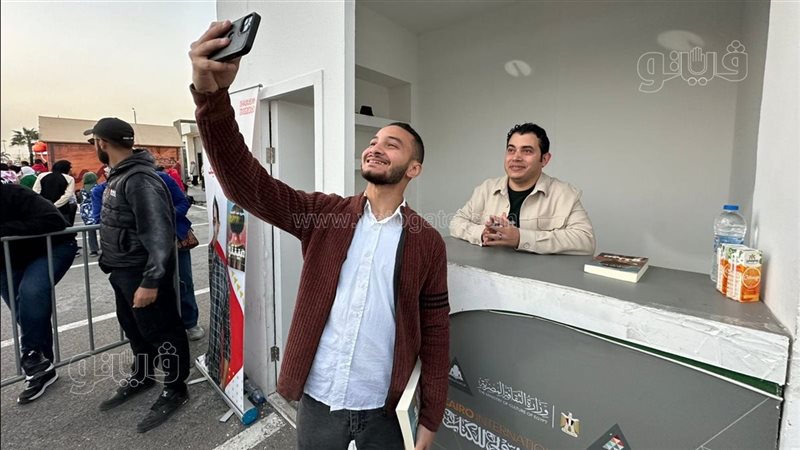 توقيع إصدارات عمرو
