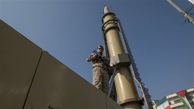 شمخاني: رد إيران على أي ضربة أمريكية سيكون في عمق إسرائيل أولا وعلى دول المنطقة أن تقلق