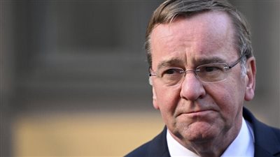 وزير الدفاع الألماني عن علاقة أوروبا بأمريكا: لا يجوز للأرنب أن يحدِّق في الأفعى 