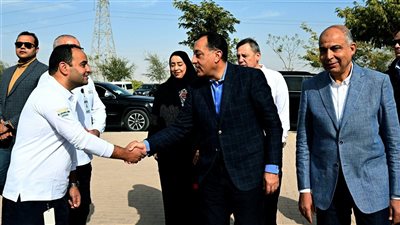 ينتج 900 ألف طن سنويًّا، رئيس الوزراء يتفقد التشغيل التجريبي لمصنع السكر بالمنيا