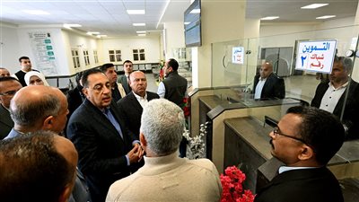 رئيس الوزراء يتفقد سير العمل بالمركز التكنولوجي بقرية تونا الجبل بالمنيا