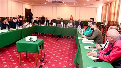 الأبيض يرتدي الزي الكحلي، تفاصيل الاجتماع الفني لمباراة الزمالك والمصري بالكونفدرالية (صور)