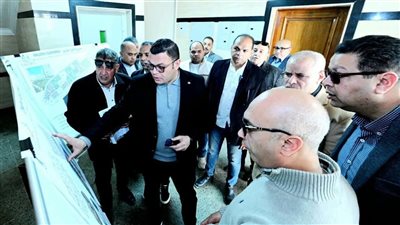 وزير الإسكان يتفقد المشروعات السكنية ومستشفى حدائق أكتوبر 