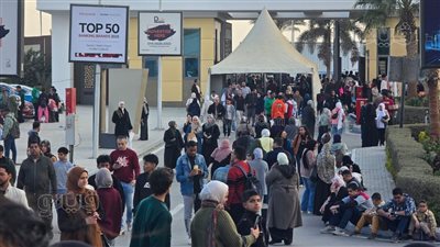 استمرار الإقبال على معرض الكتاب اليوم السبت، وحفلات التوقيع تجذب الزوار