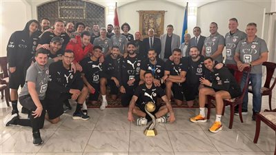 سفيرة مصر في رواندا تستقبل أبطال اليد وتكرمهم بعد التتويج ببطولة أفريقيا