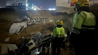 إصابة شخصين وانهيار محلين في هبوط أرضي مفاجئ داخل محطة وقود بالتجمع