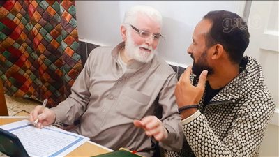 أهالي شندلات بالغربية يشيعون مسنا كتب القرآن الكريم 6 مرات بخط يده