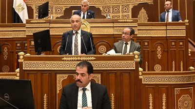 رئيس الشيوخ يشدد على الأعضاء عدم التحدث من الأوراق